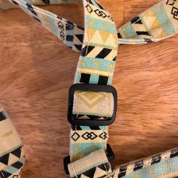 Kavu Keeper Semi-Padded Sling Tribal Pattern Crossbody Bag - Yellow, Black, Blue - Picture 5 of 6